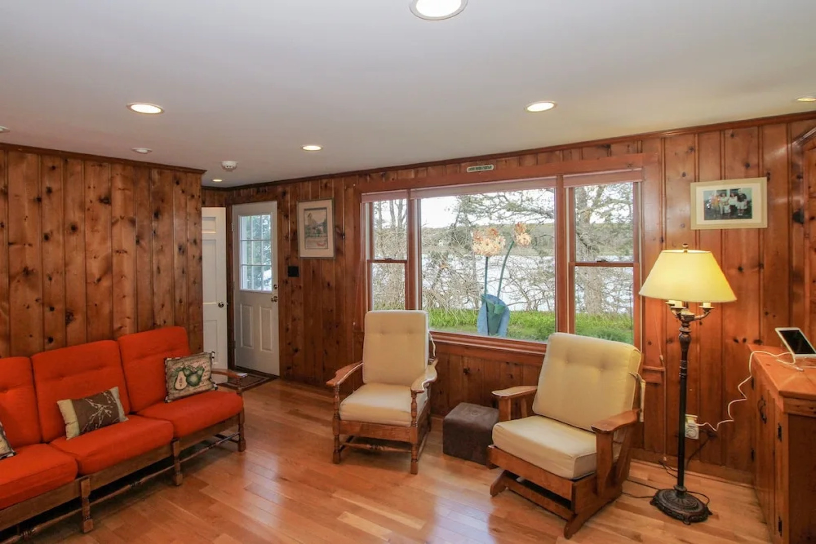 Tranquil 4br On Bourneâ€™s Pond 4 Bedroom Home