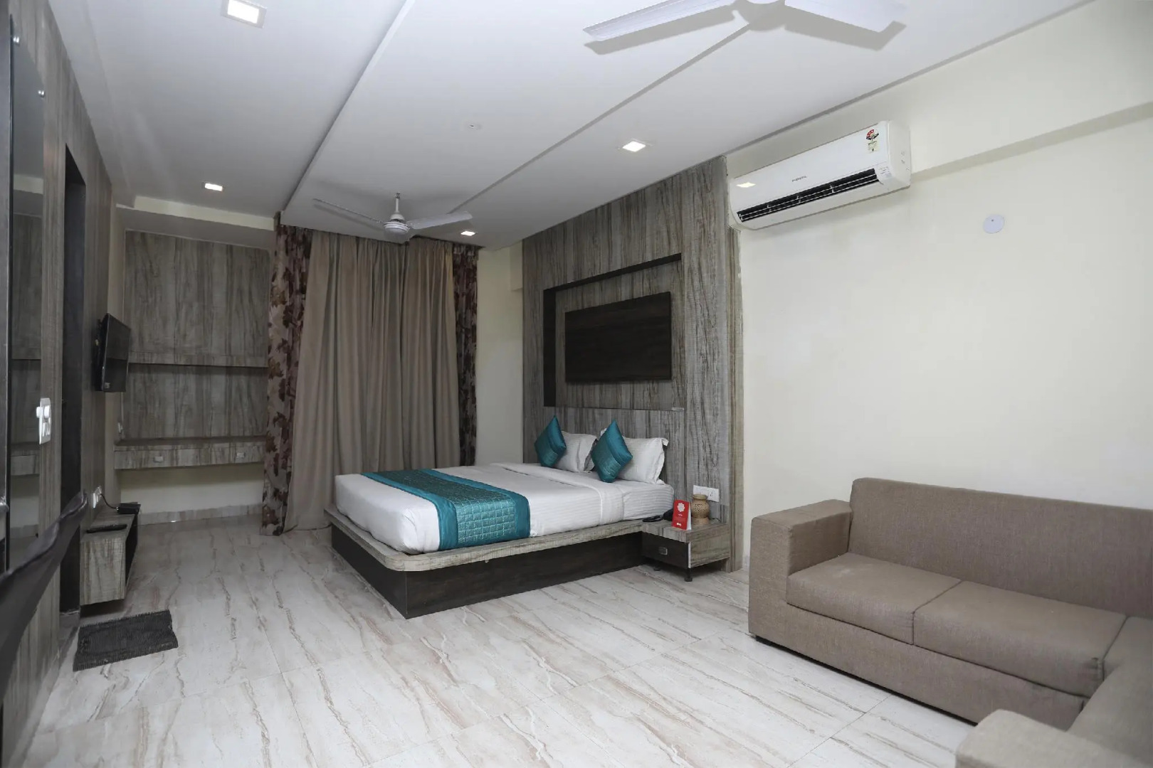 Capital O 13551 Haveli Palace