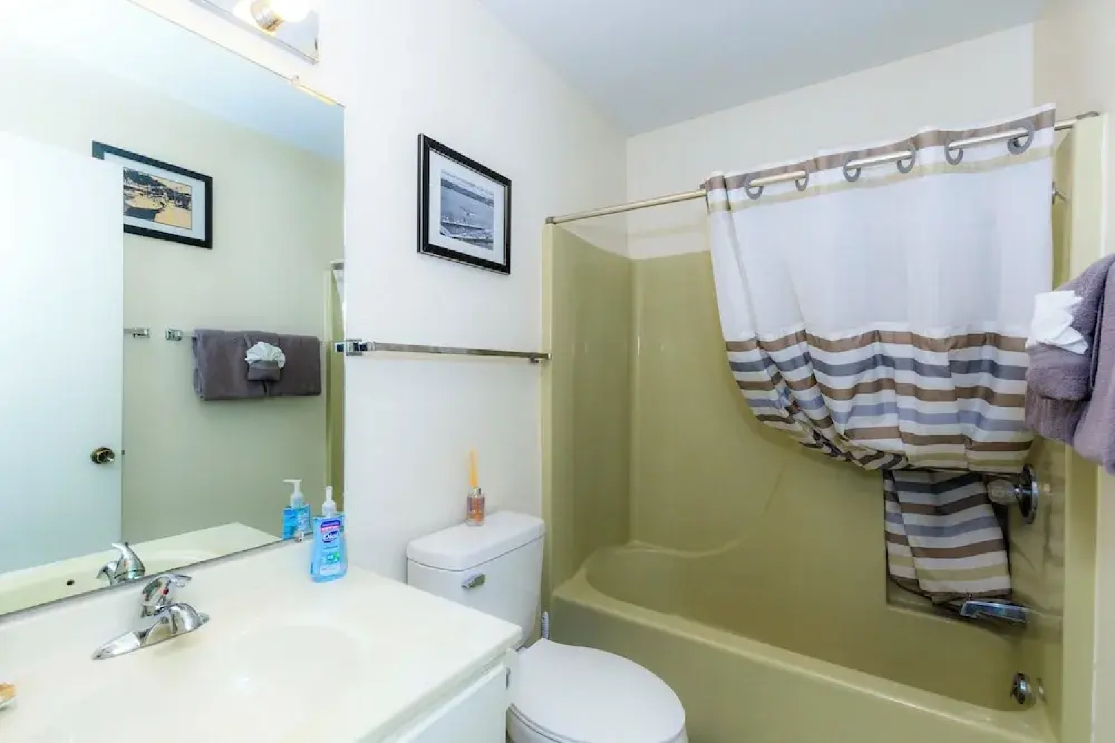 Pool Days & Water Fun Await: Lake Ozark Escape!