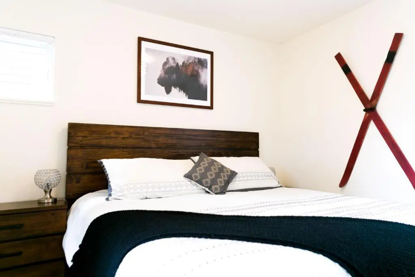 Modern Ski Chalet, 10mins to Skiing, Hot Tub & Mountain Views