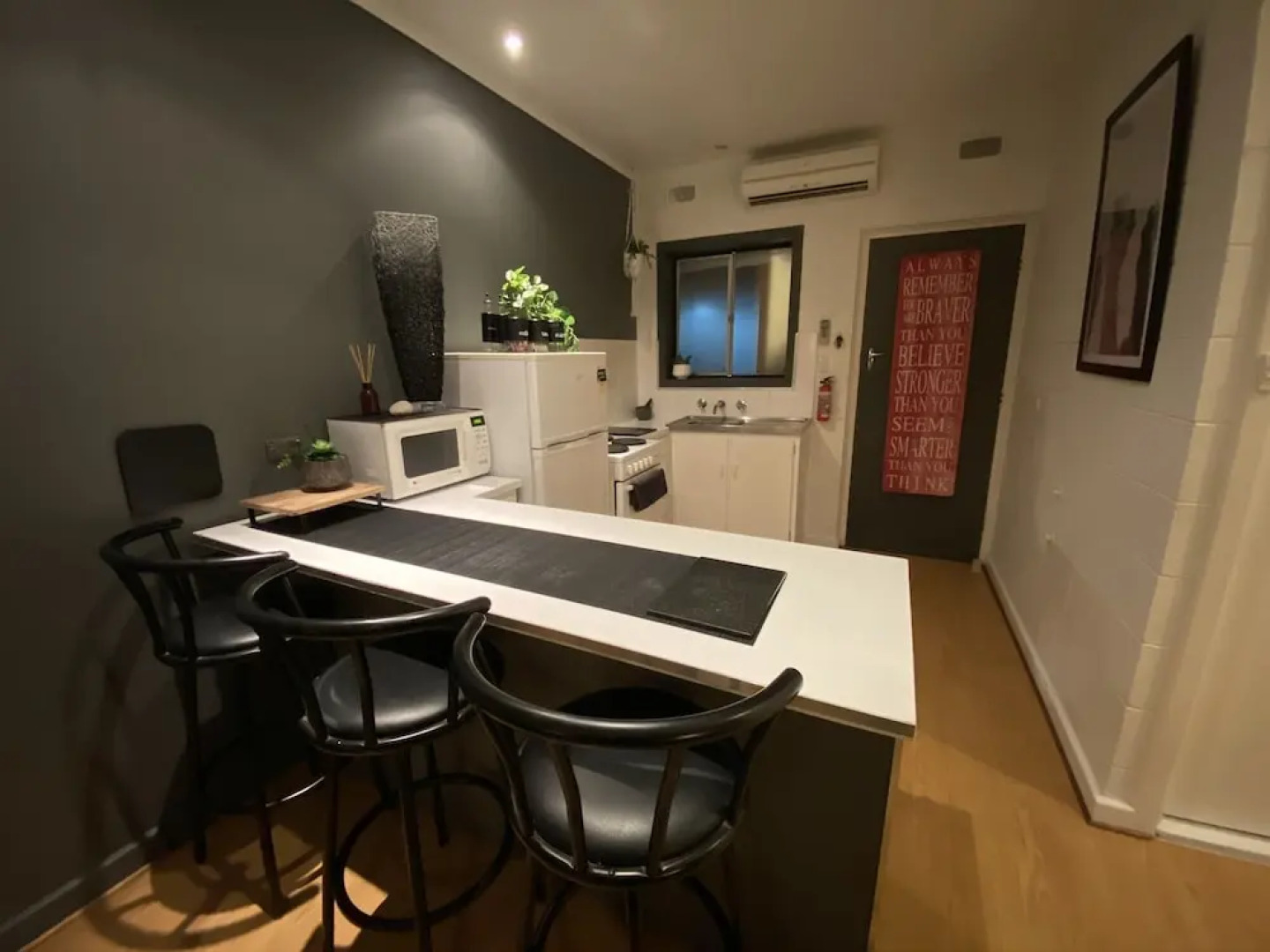 Apartment On Tennyson