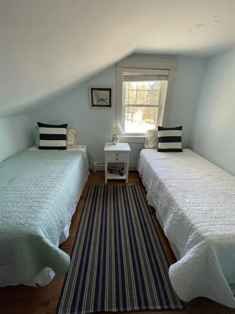 North Sebago Charmer Limit 10 3 Bedroom Home by RedAwning