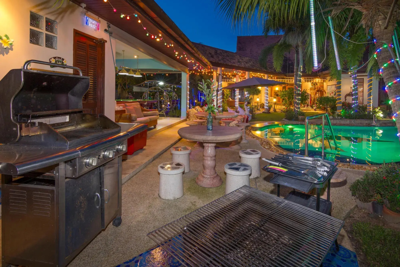 Relaxing Palm Pool Villa