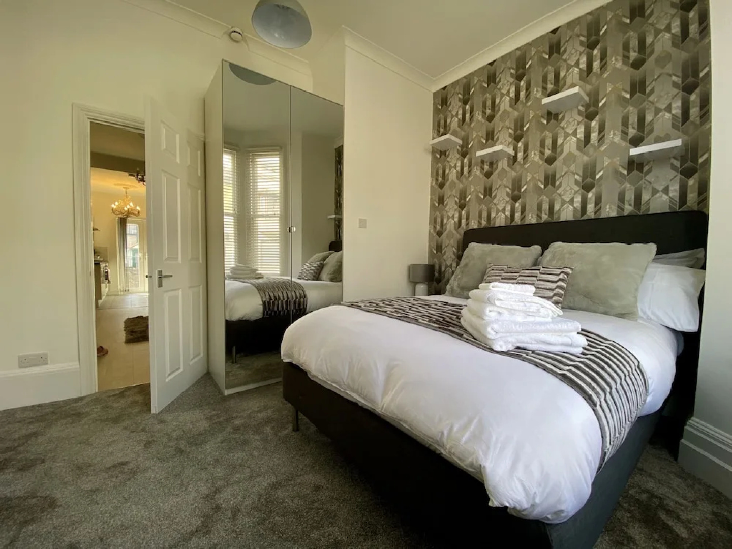 Stylish Apartment 16min from Stratford International