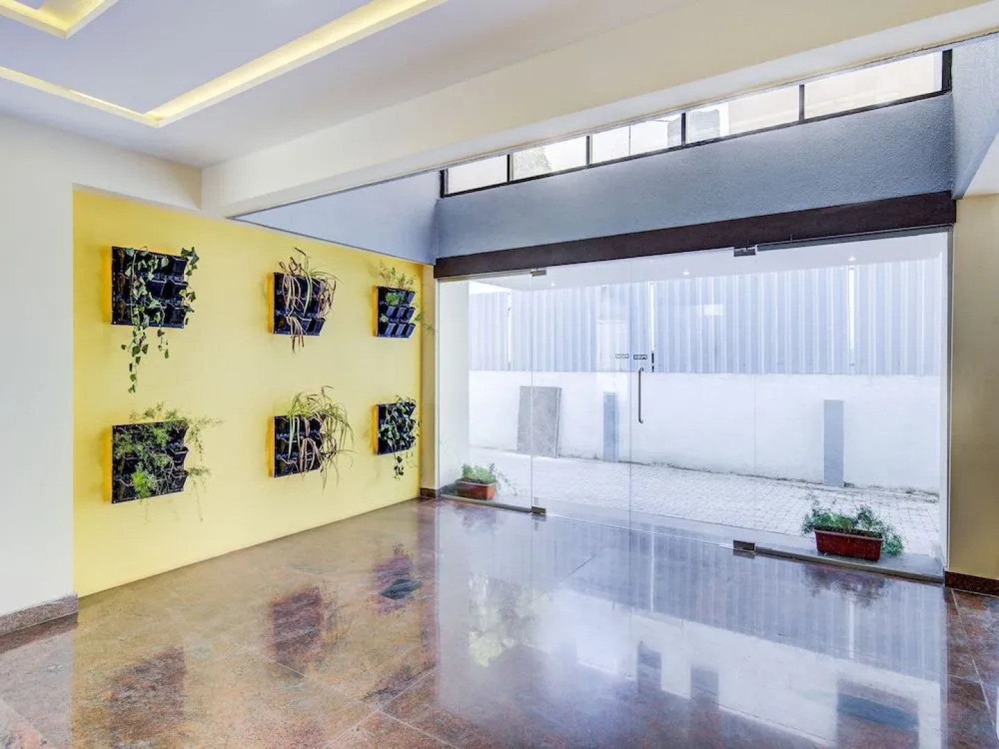 OYO 28164 Hotel Shubham Inn