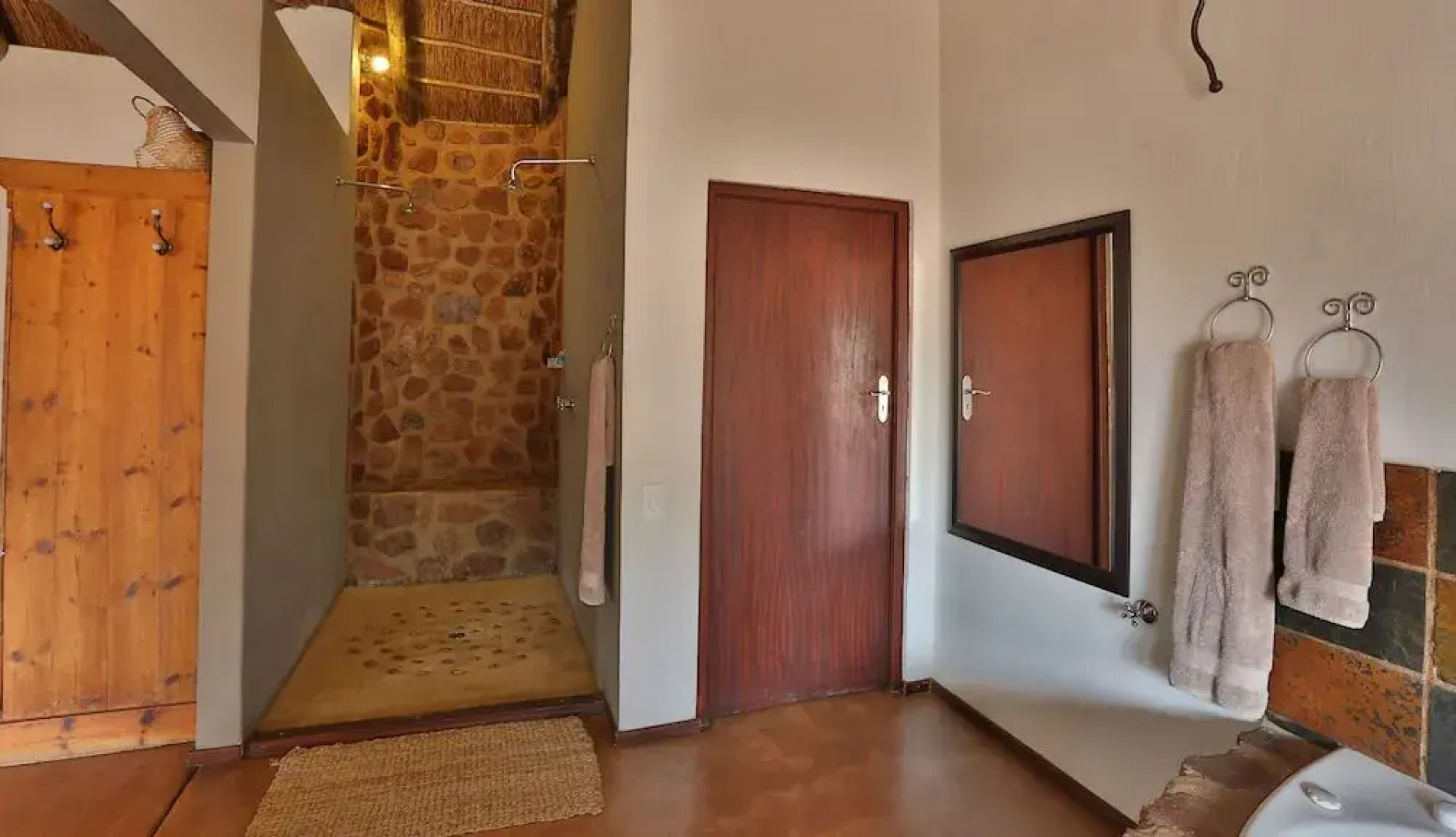 Mangwa Valley Game Lodge