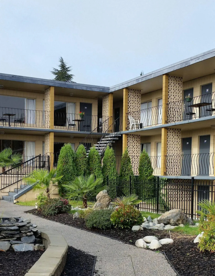 The Port-O-Call Inn & Suites