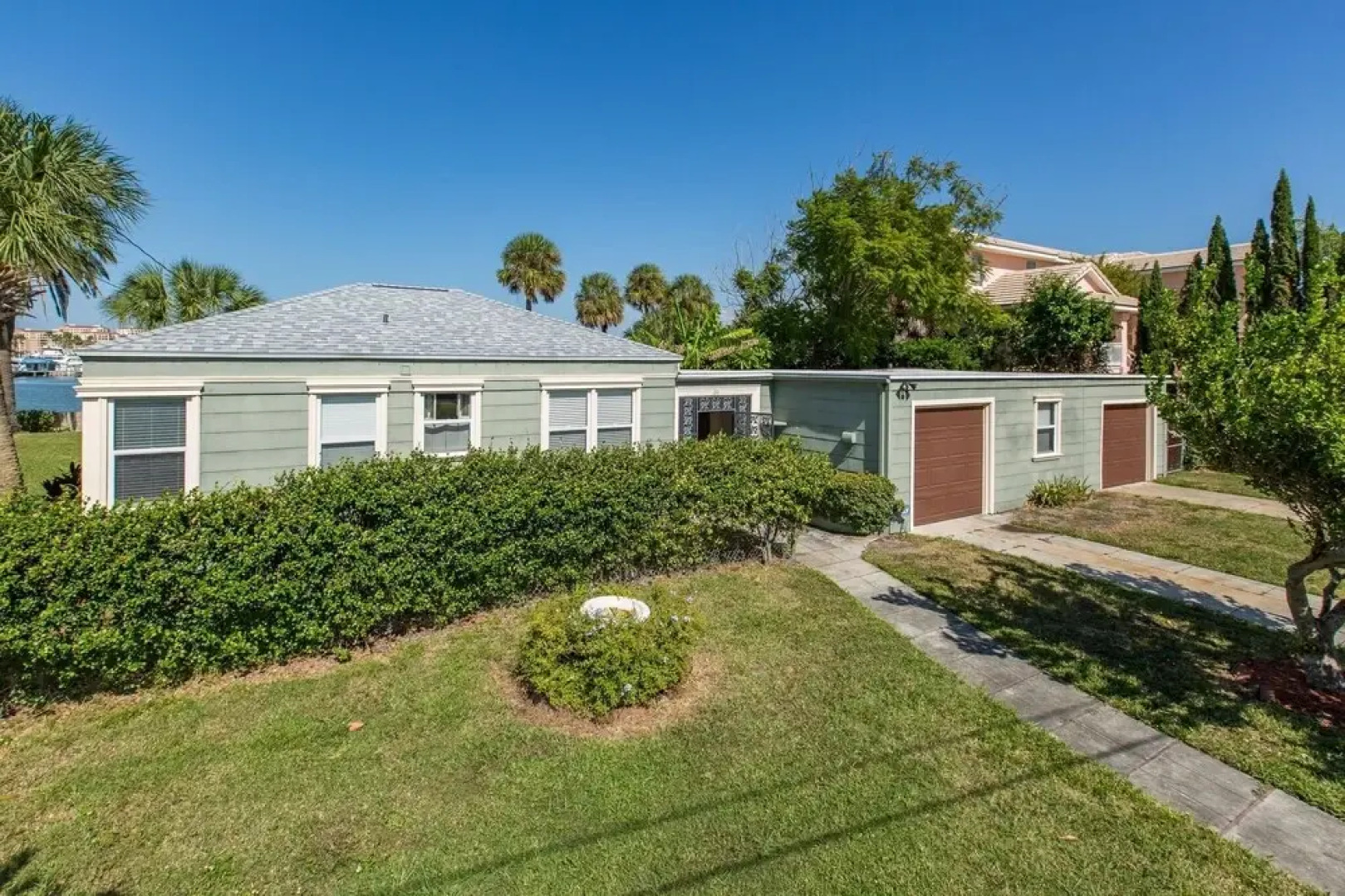 Treasured Times Beach House 3 Bedroom Home by RedAwning, Clearwater Beach