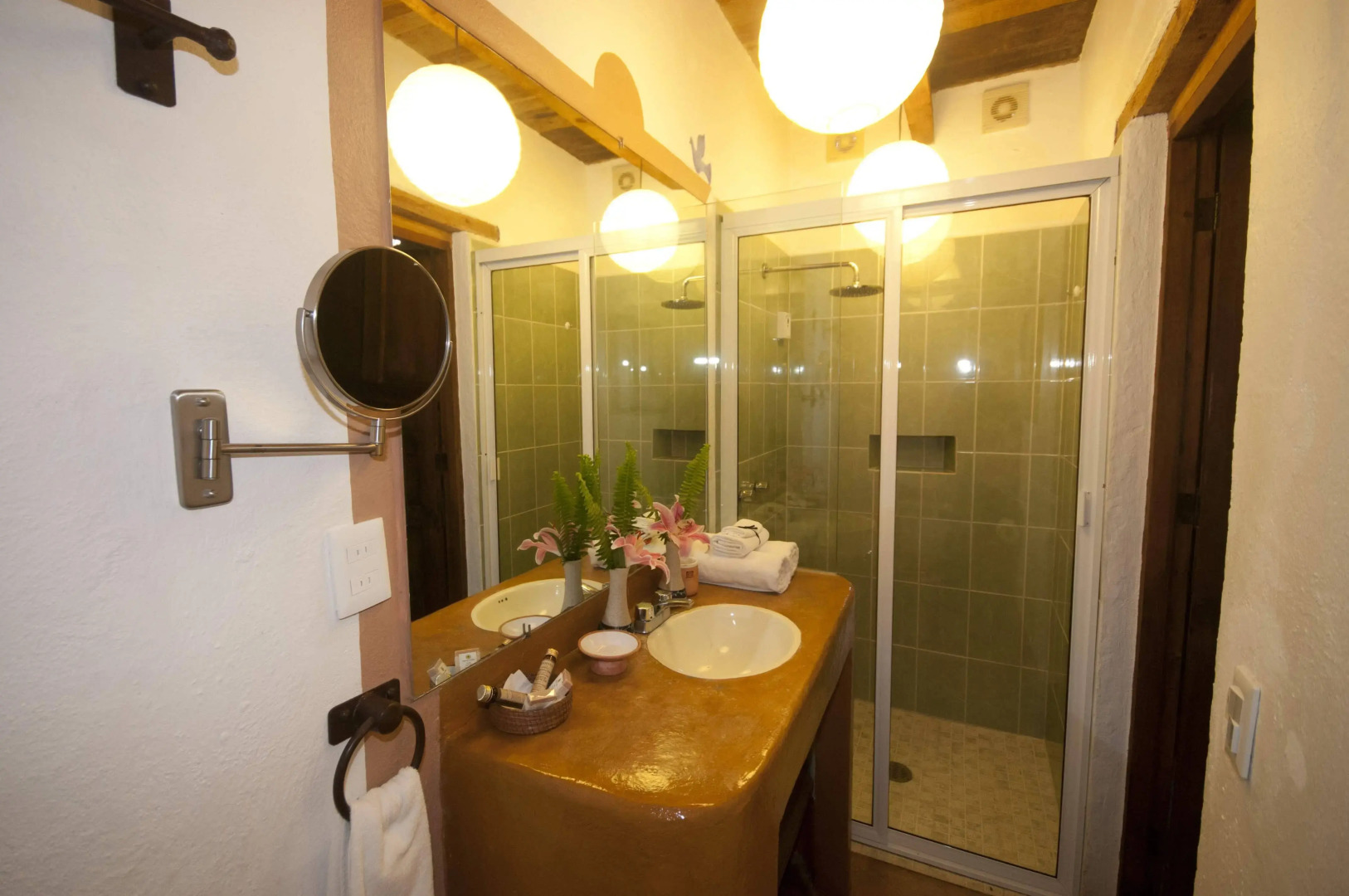 Mesón De Leyendas Breakfast & Downtown