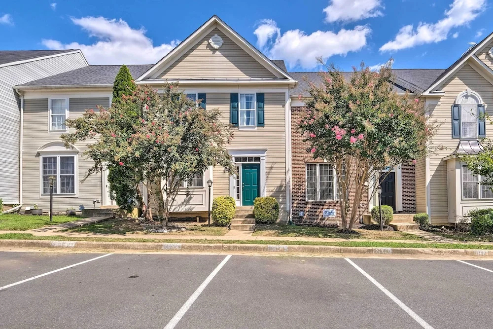 Pond-view Deck + Pool Table: Woodbridge Haven!