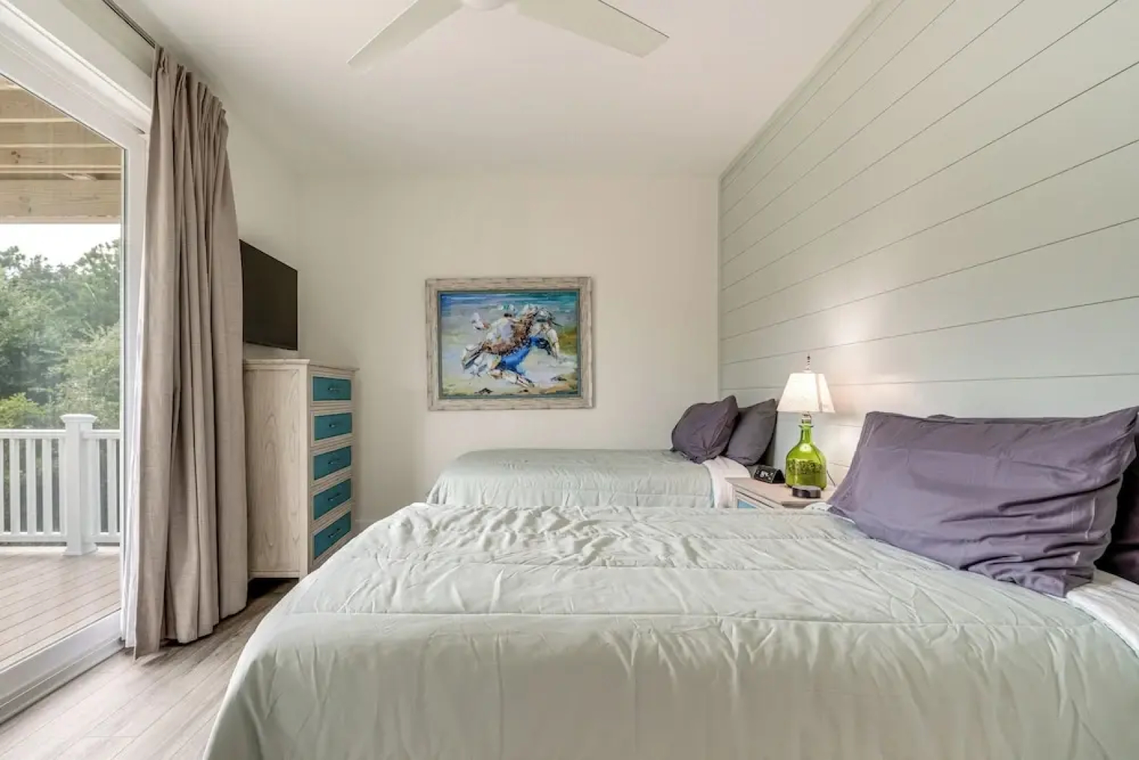 Walk to Beach: Southern Shores Retreat w/ Hot Tub