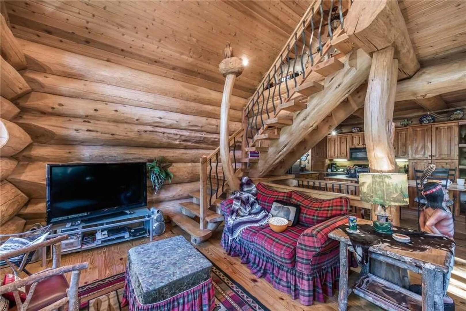 Bear Foot Lodge - Two Bedroom Cabin with Hot Tub