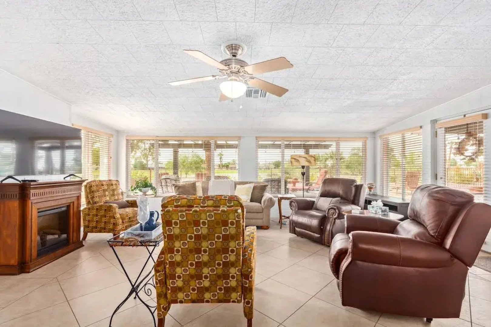 105th Sun City 2 Bedroom Home by Redawning