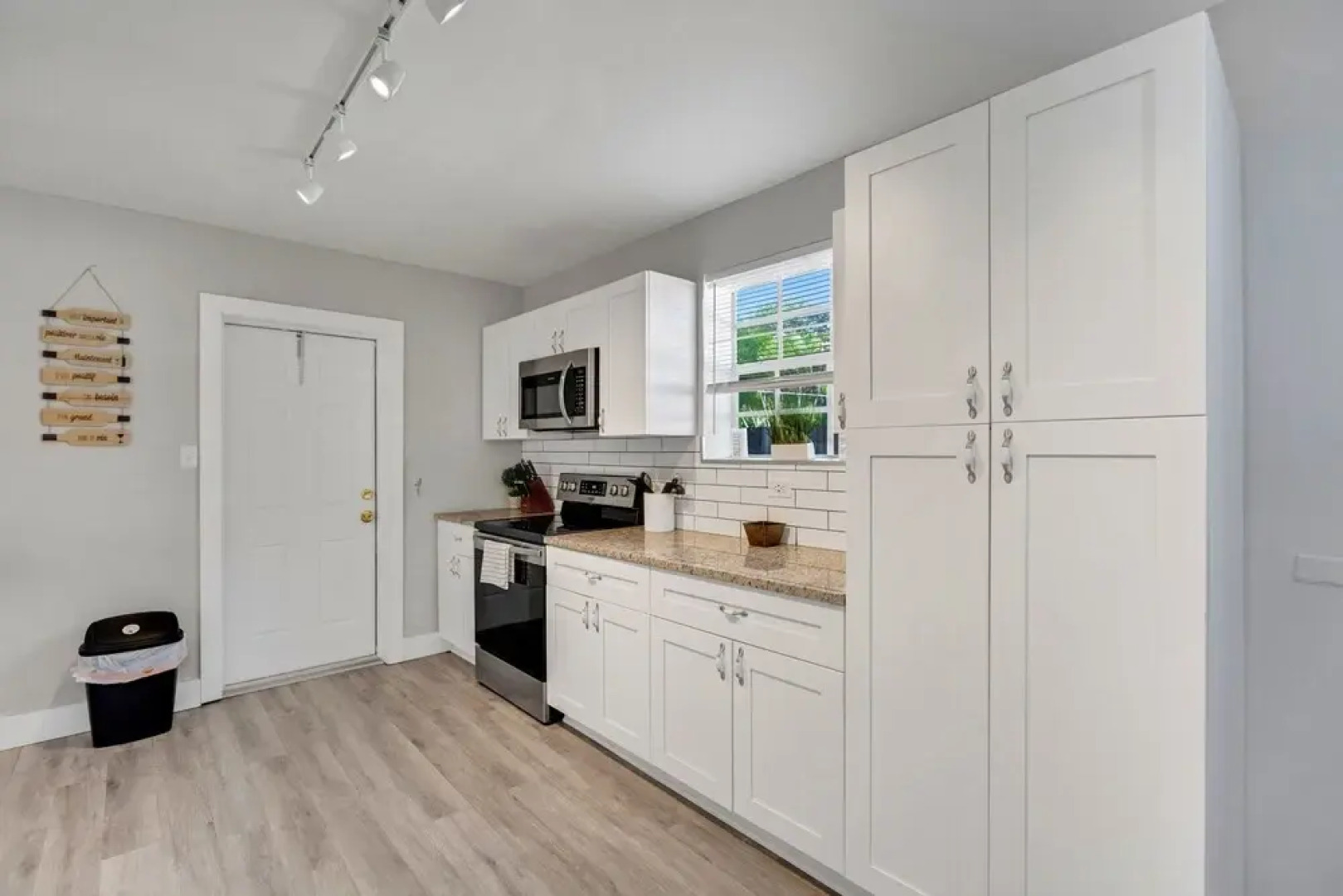 Tropical Oasis Retreat In Oakland Park, Fl 3 Bedroom Home by RedAwning