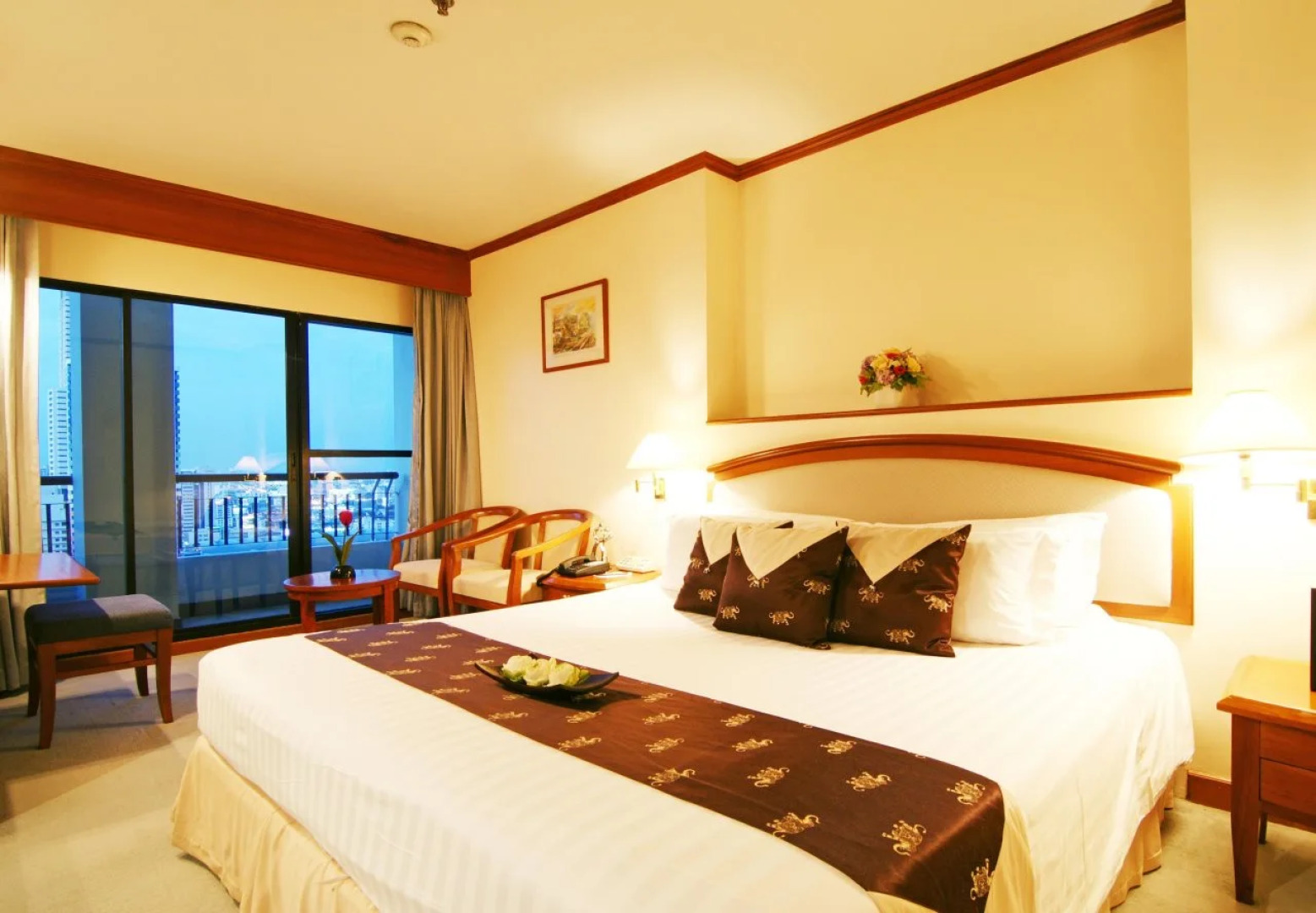 Grand Diamond Suites Hotel