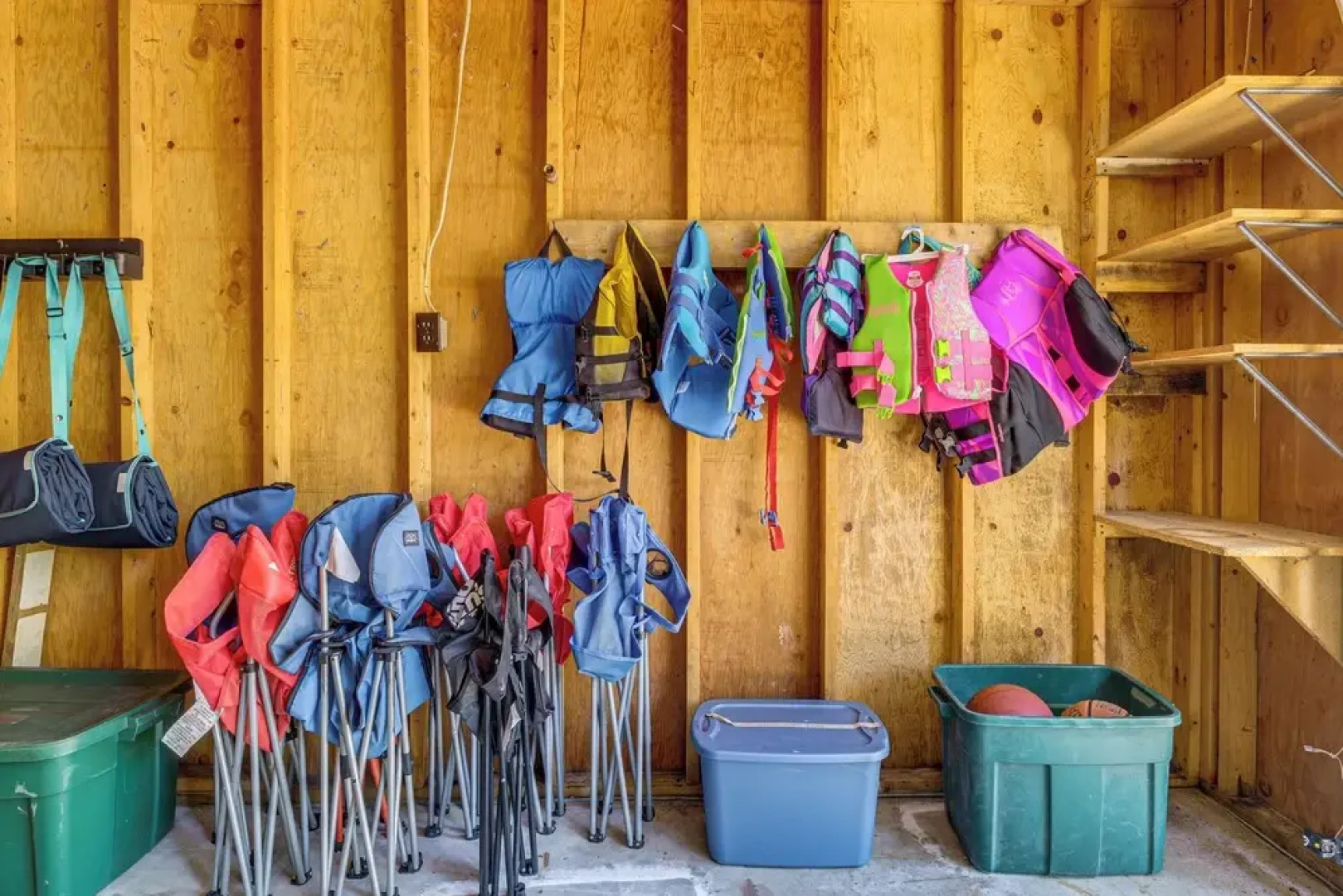 2 Blocks to Boat Ramp: Higgins Lake House w/ Grill
