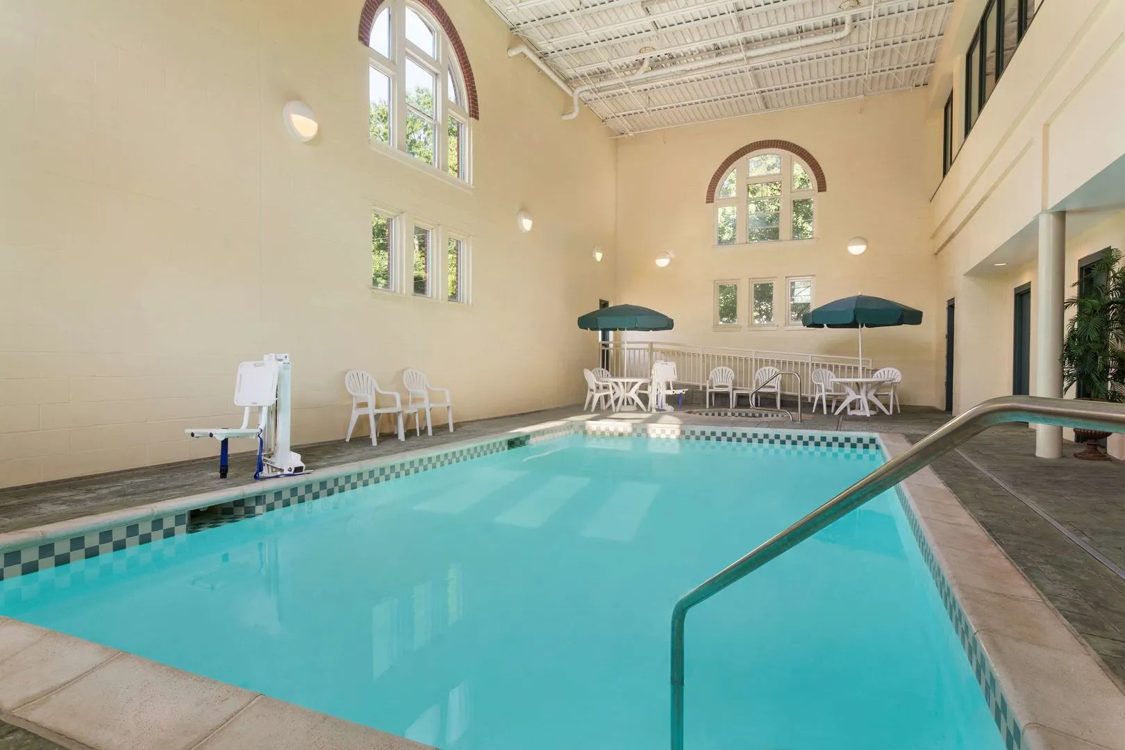 Country Inn & Suites by Radisson, St. Charles Historic District