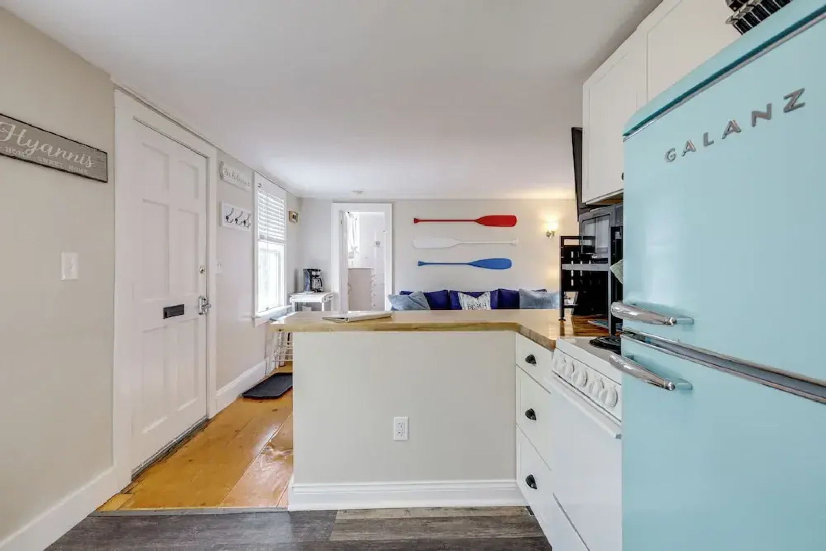 1 Mi to Ferry: 'sea Street Cottage' in Hyannis