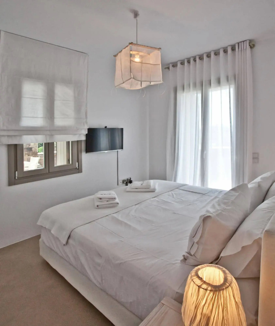 White Tinos Luxury Suites