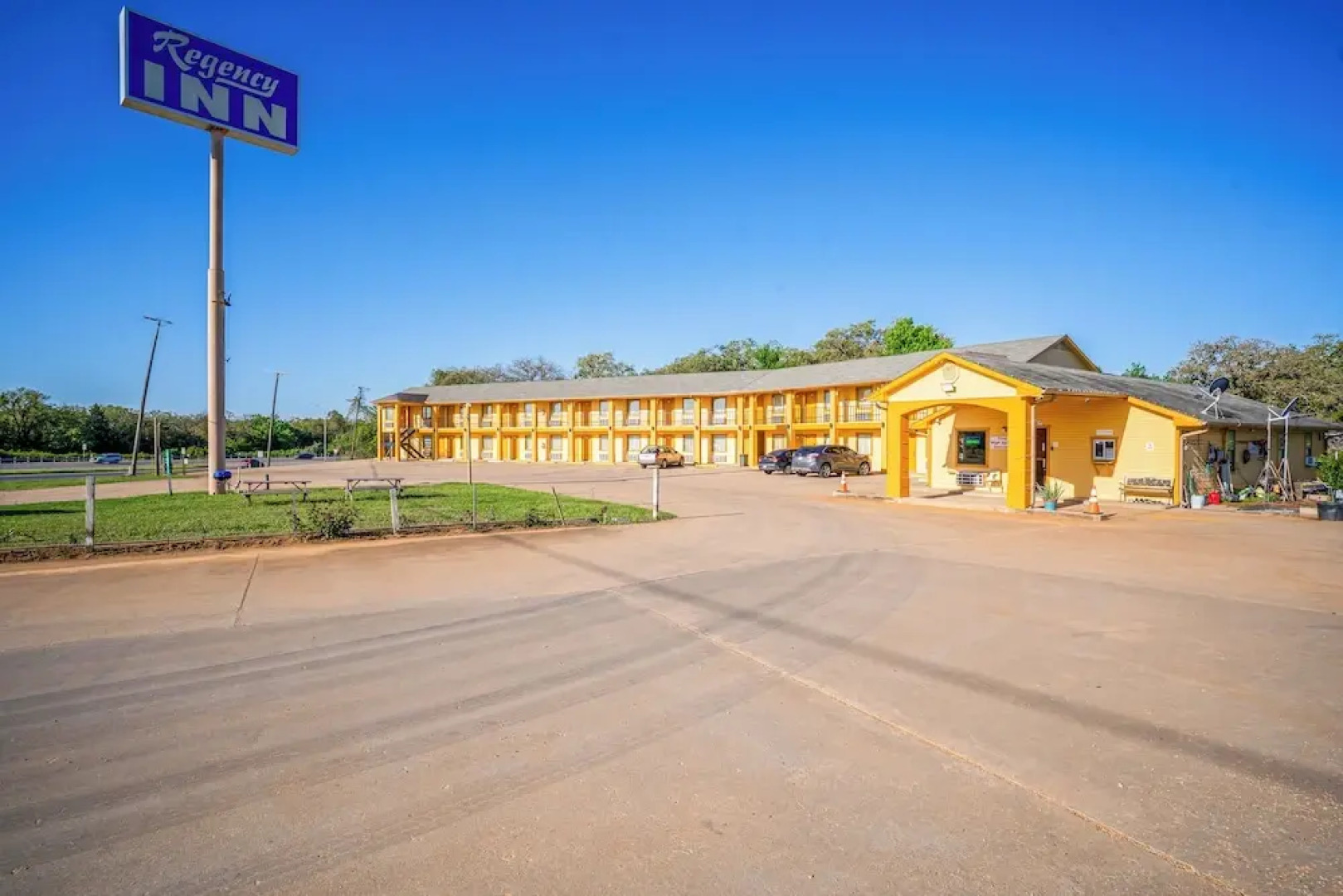 Regency Inn By OYO Rockdale TX