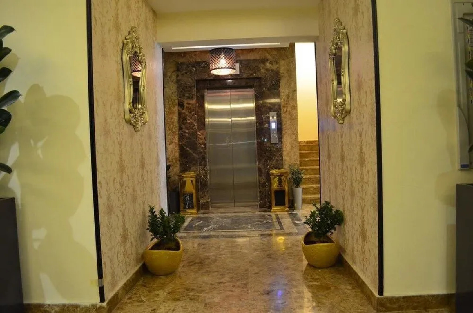 Grand Plaza Hotel Suites