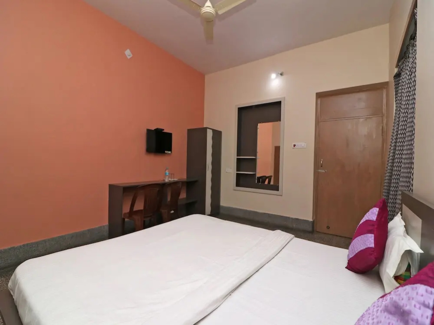 Spot On 39527 Hotel Saraogi