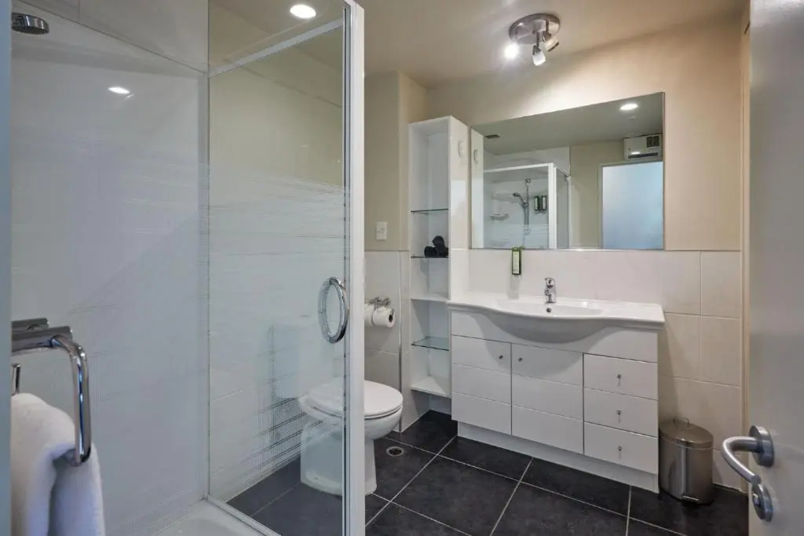 Waves on the Esplanade Apartments