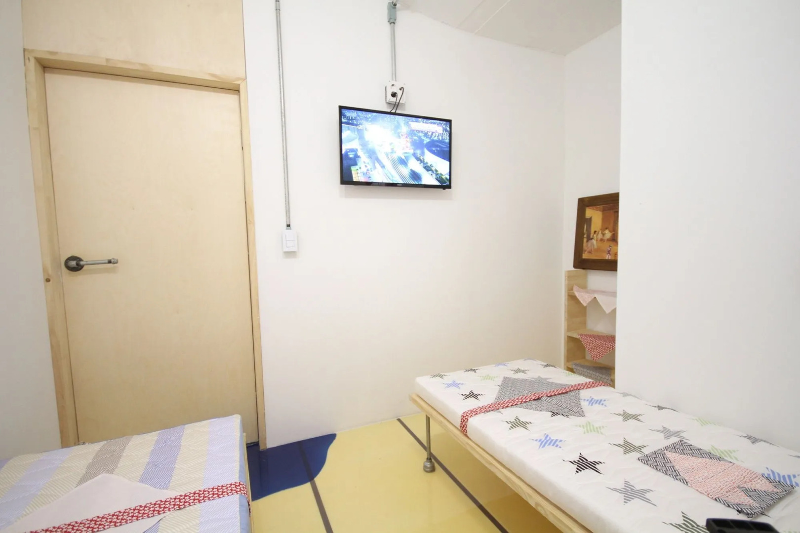 Time Travelers Party Hostel In Hongdae - Foreigners Only