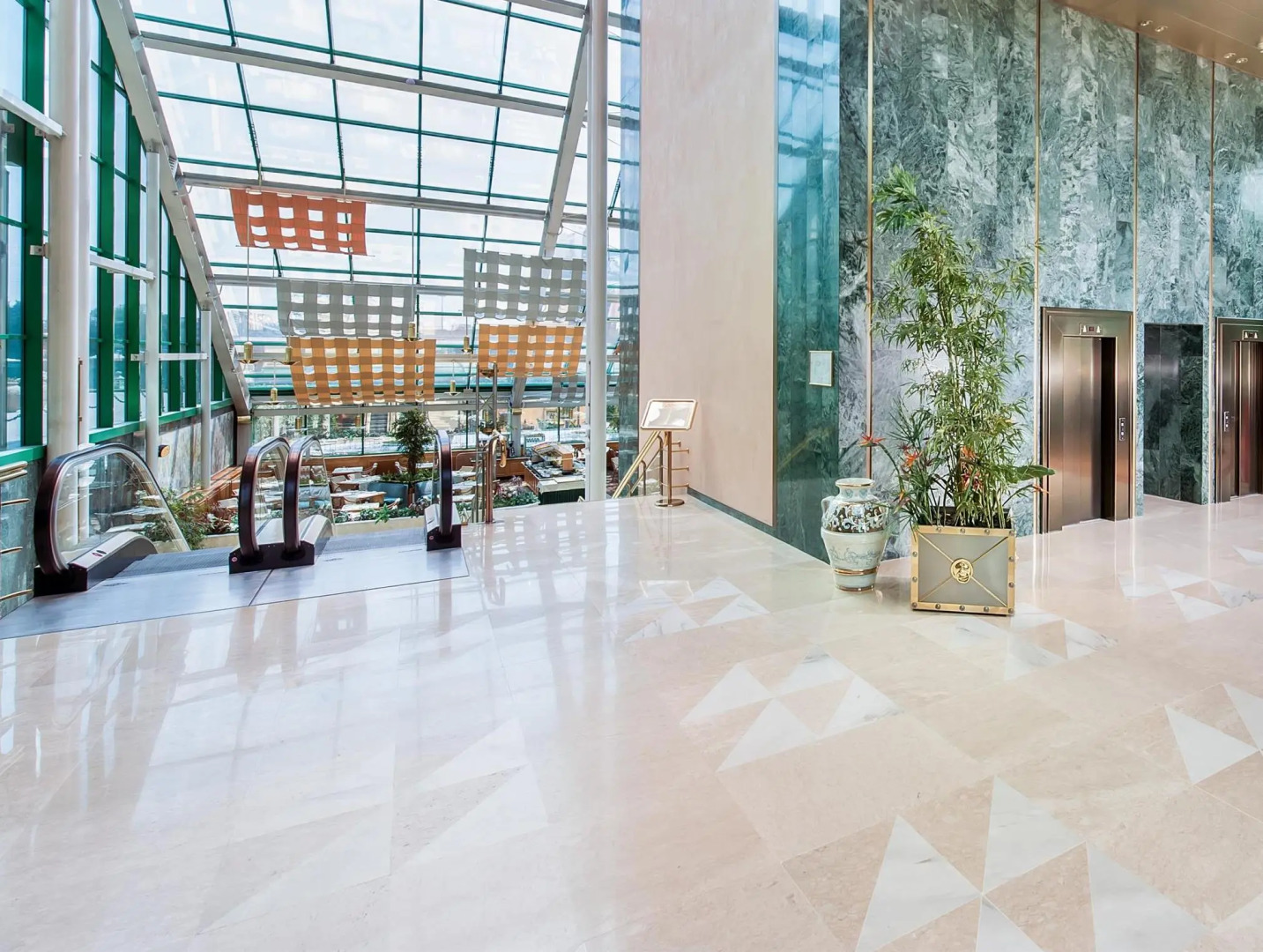 Отель Royal Garden