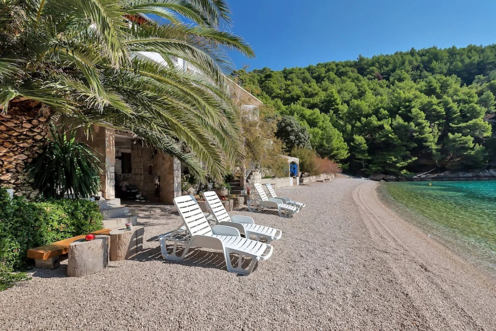 Apartments Robinzon Milivoj