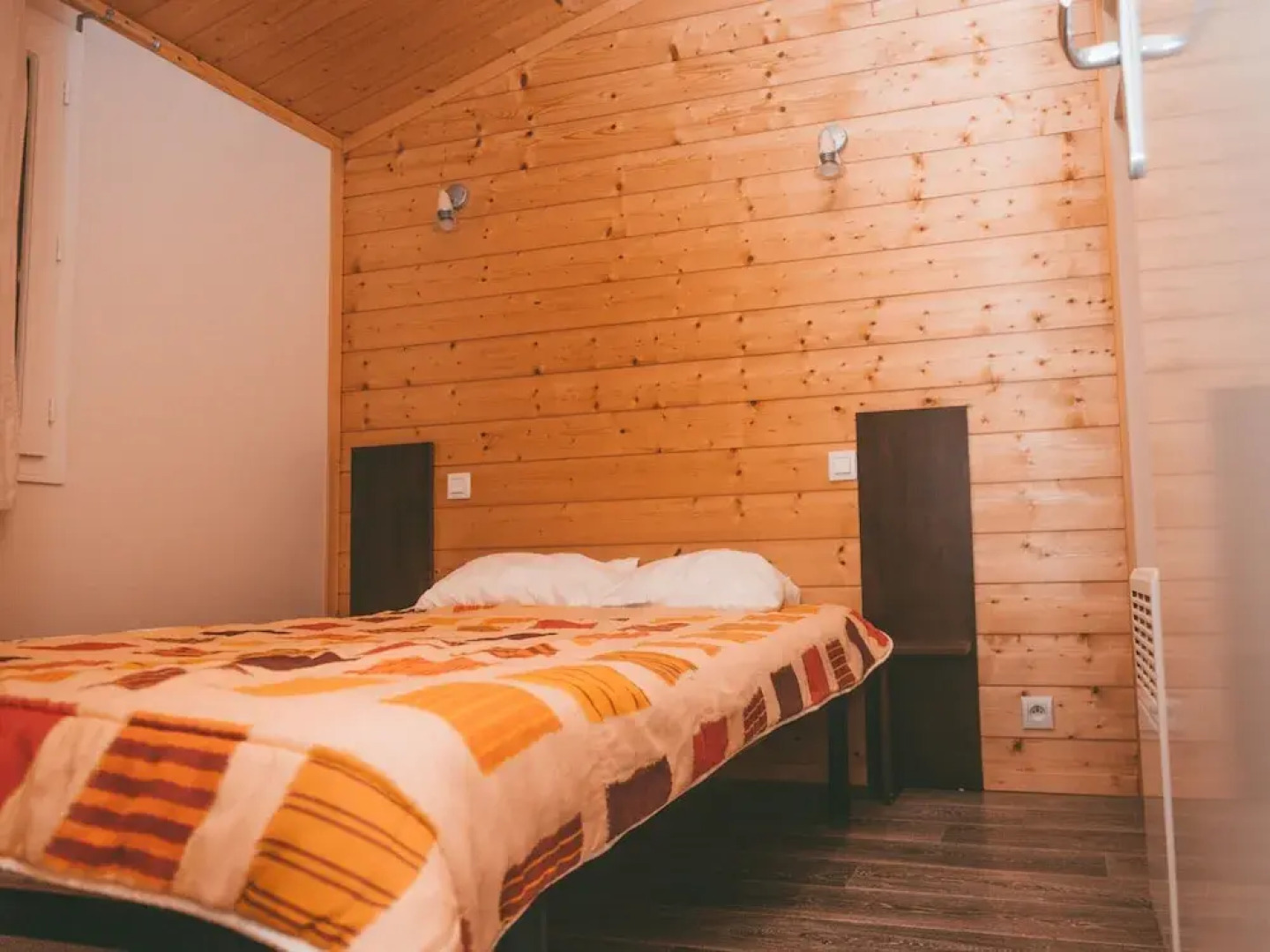 Attractive Chalet on a Hill in Monclar-de-quercy