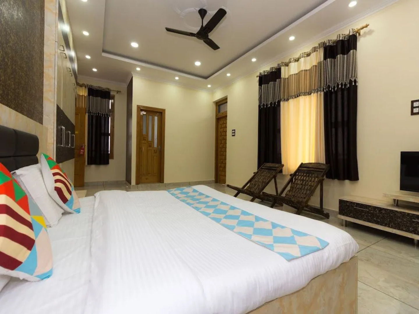 OYO 16593 Home Luxury 3BHK Galaxy Villa Andrar