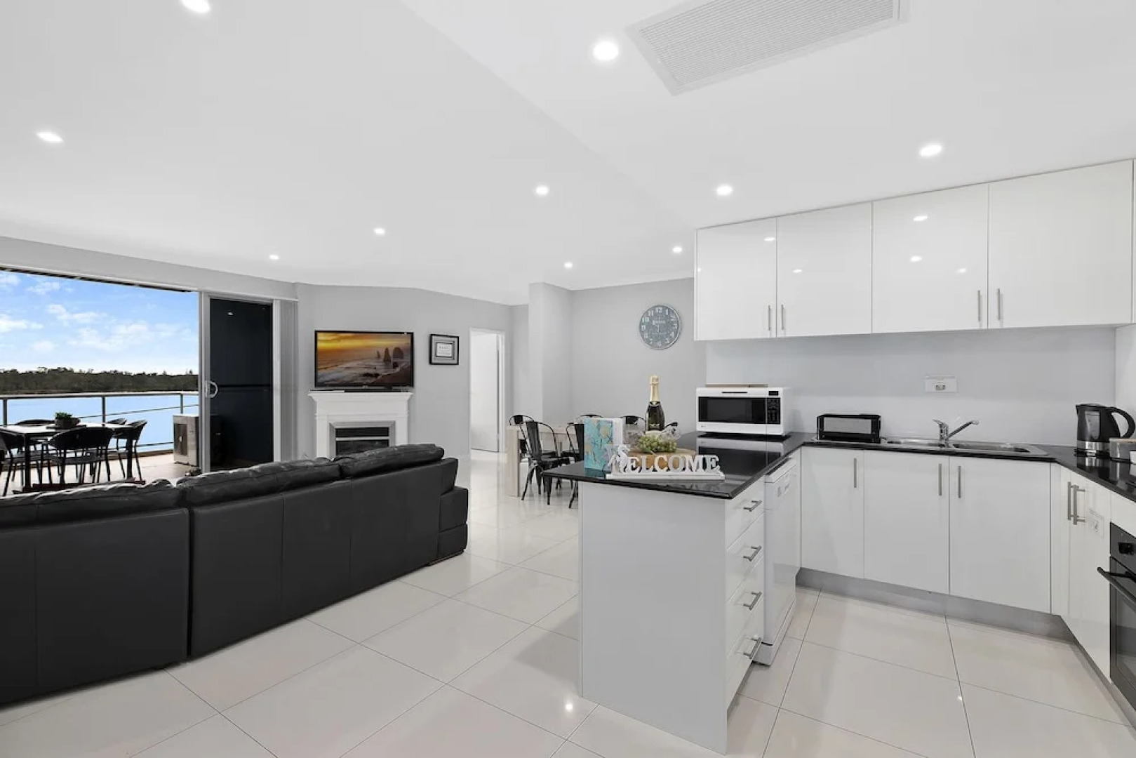 Lakeside Waterfront Apartment 18