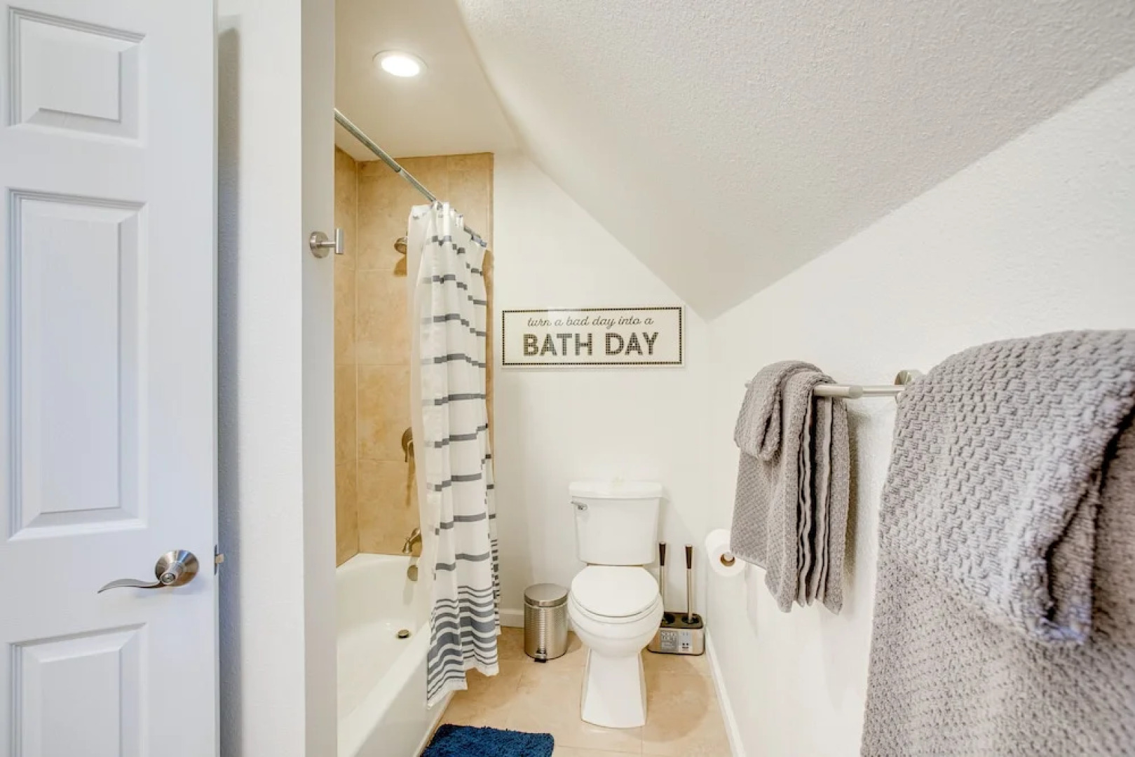 Pollock Pines Cabin: Game Room w/ A/C & Heat!