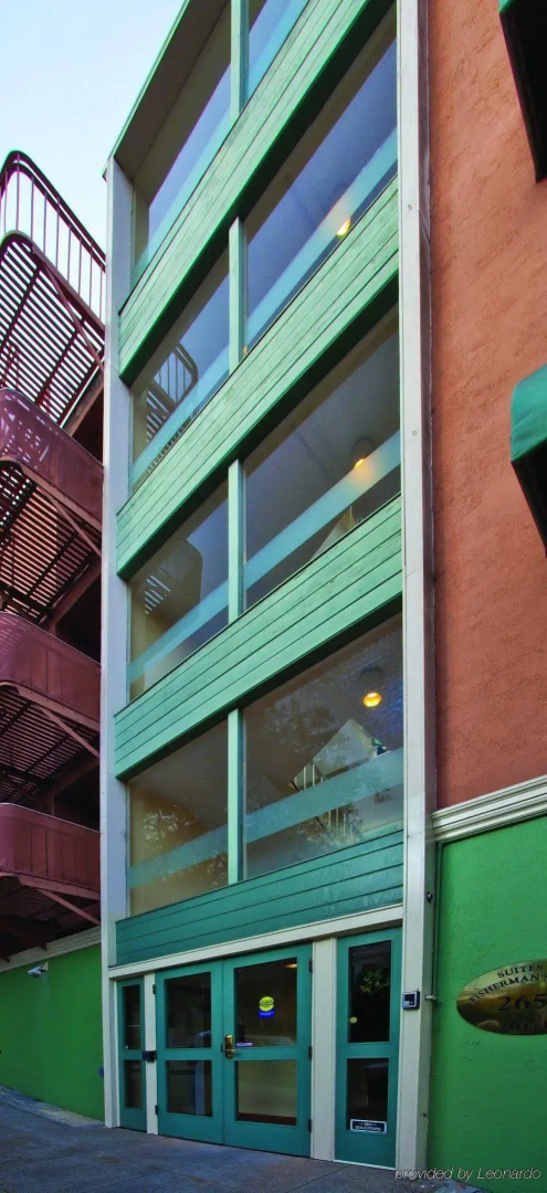 Suites At Fishermans Wharf