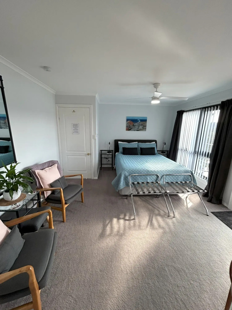 Storm Bay Guest House & Cottage