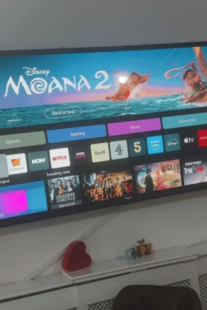 Smethwick - House - Sleeps 8 - Parking