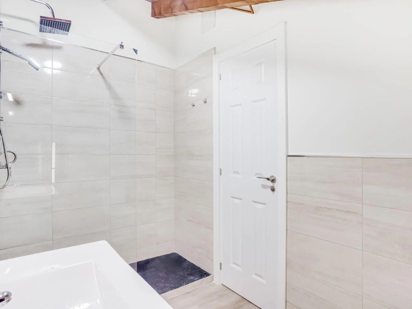 Rustic Holiday Home in Merilla with Valley View