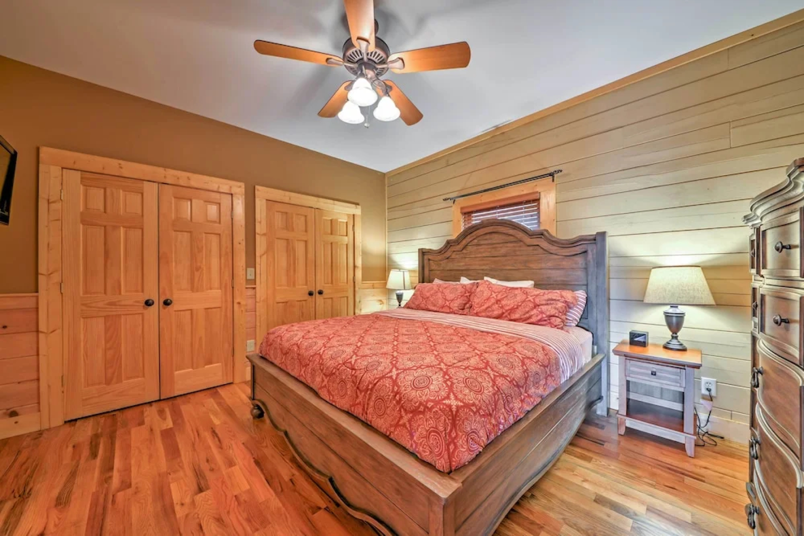 'the Cozy Bear Cabin: Upscale Deck & Mtn Views!