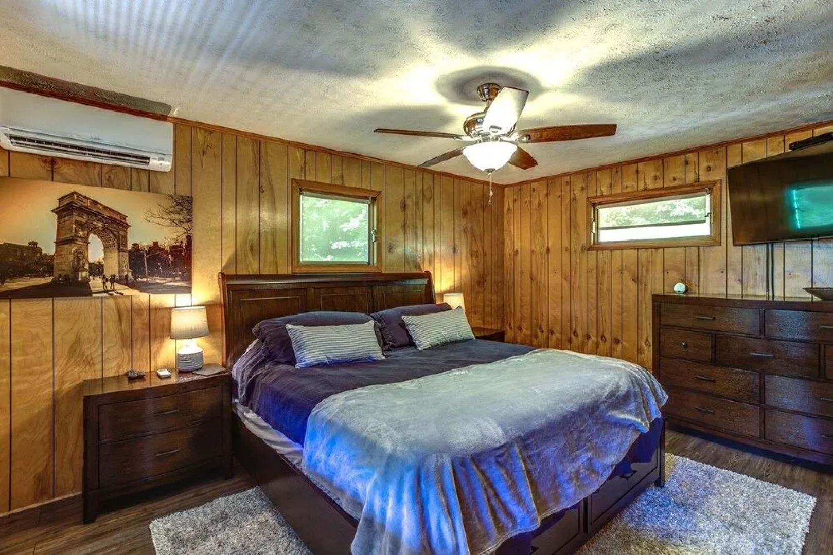 Alpine Walking Distance To App Ski 2 Bedroom Cottage by Redawning