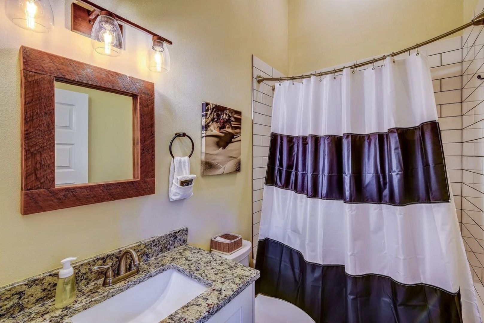 Onemish Lodge - Five Bedroom Home with Mountain View