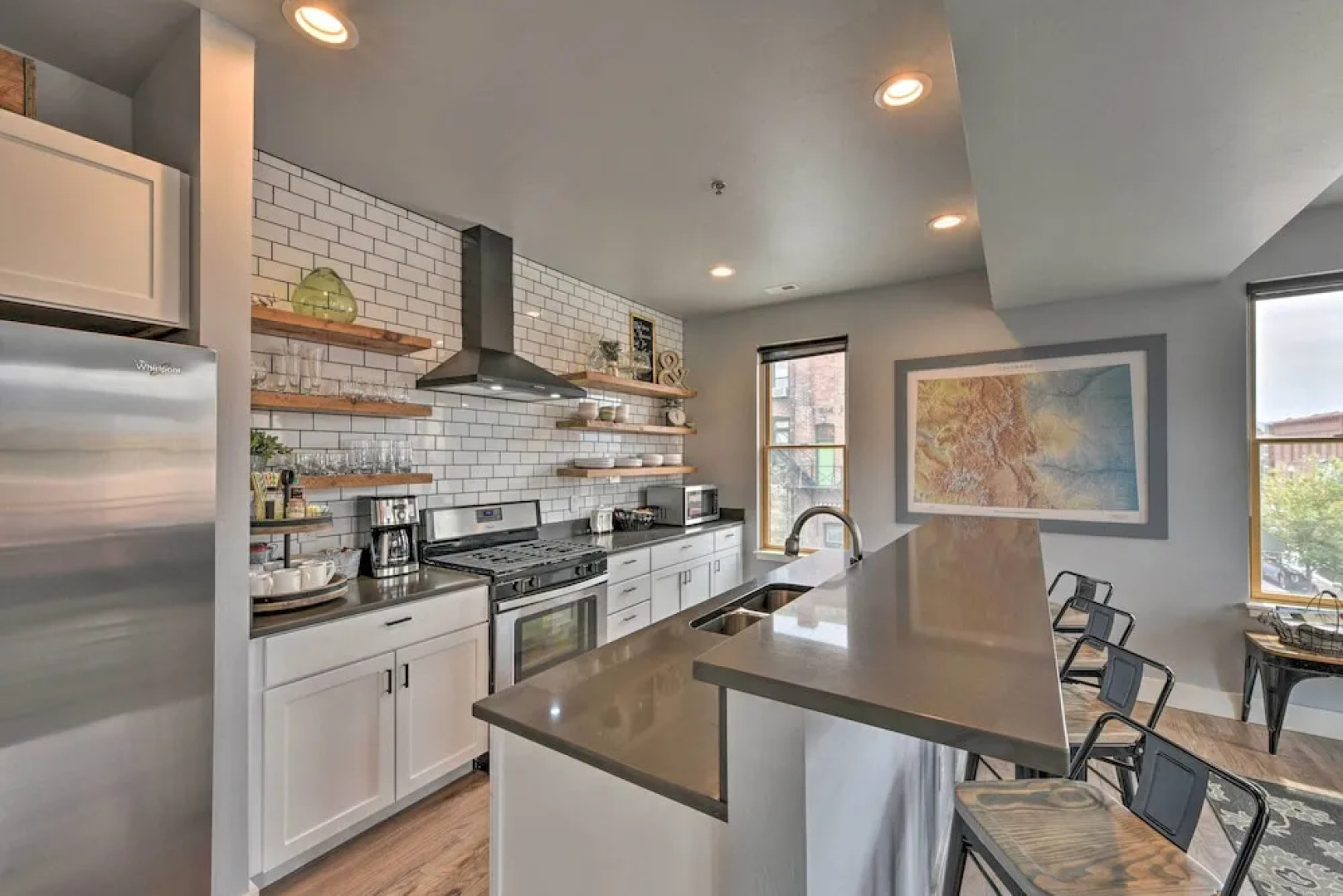 0660: Dtwn Salida Condo w/ Balcony