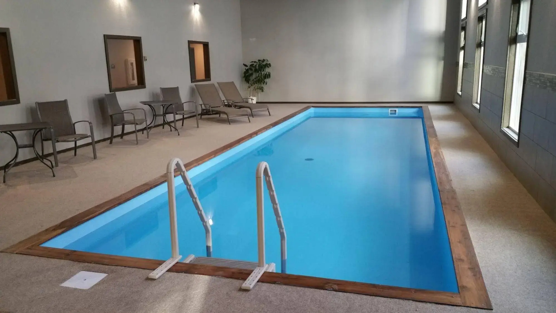 Sandhill Inn & Suites