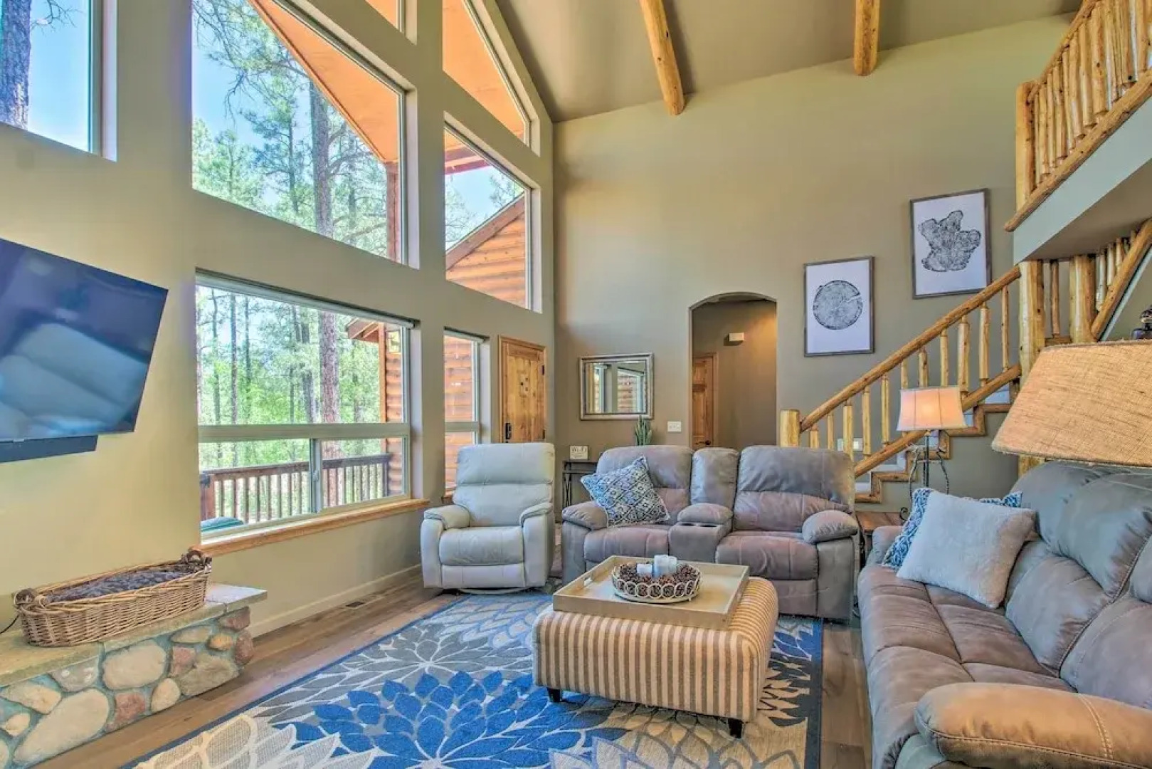 Deck, Grill & Fire Pit: Spacious Show Low Hideaway