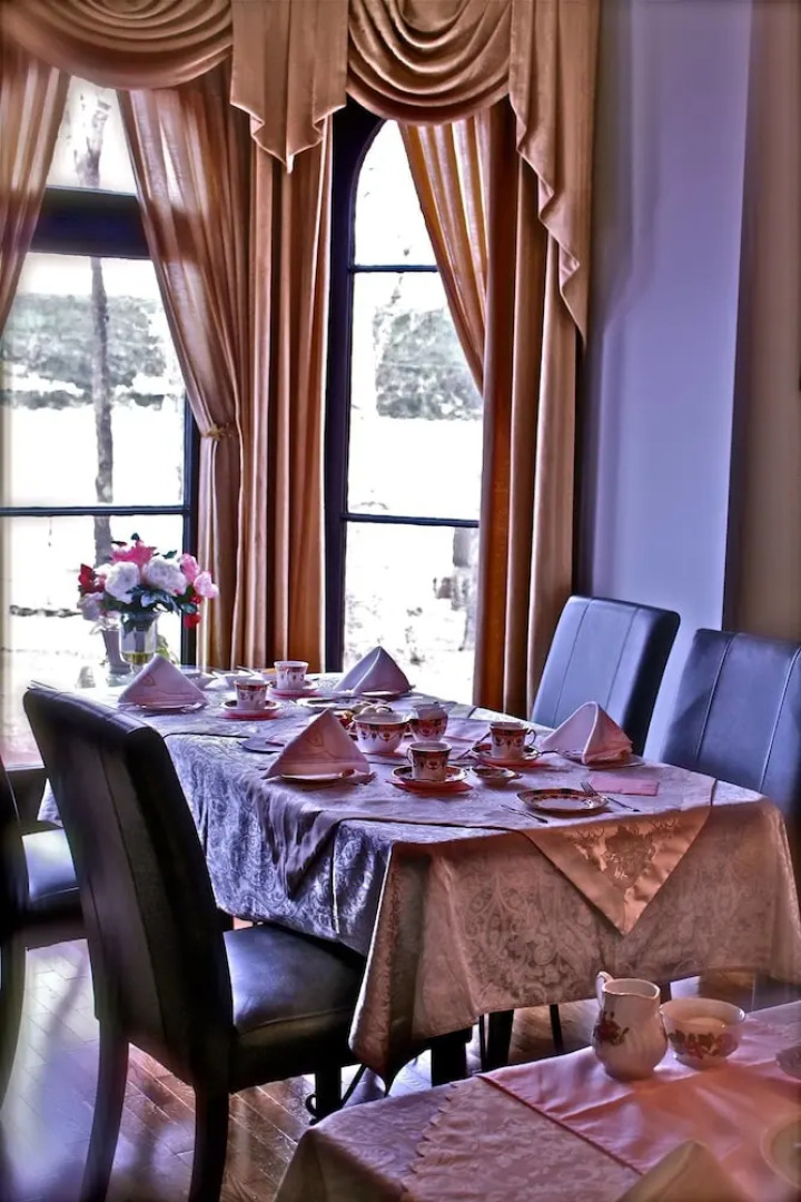 Rose Manor Inn B & B