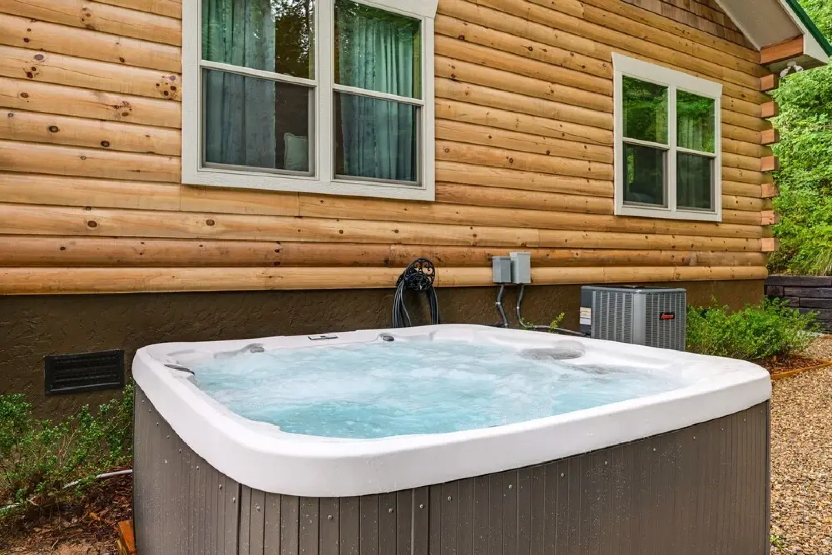 Cullowhee Cabin w/ Hot Tub, 3 Mi to Lake Glenville