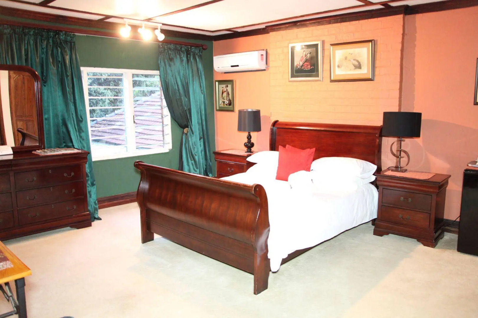 Africanza Lodge and Restaurant