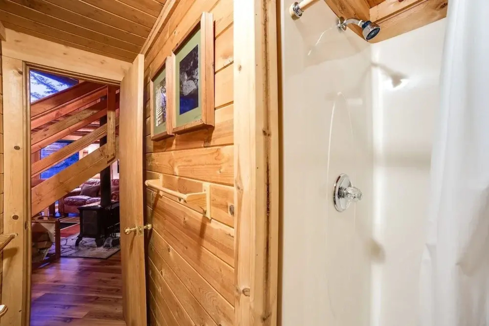 97mf - Lakeside - Dock - Bbq - Pets Ok - Sleeps 6 3 Bedroom Home by RedAwning