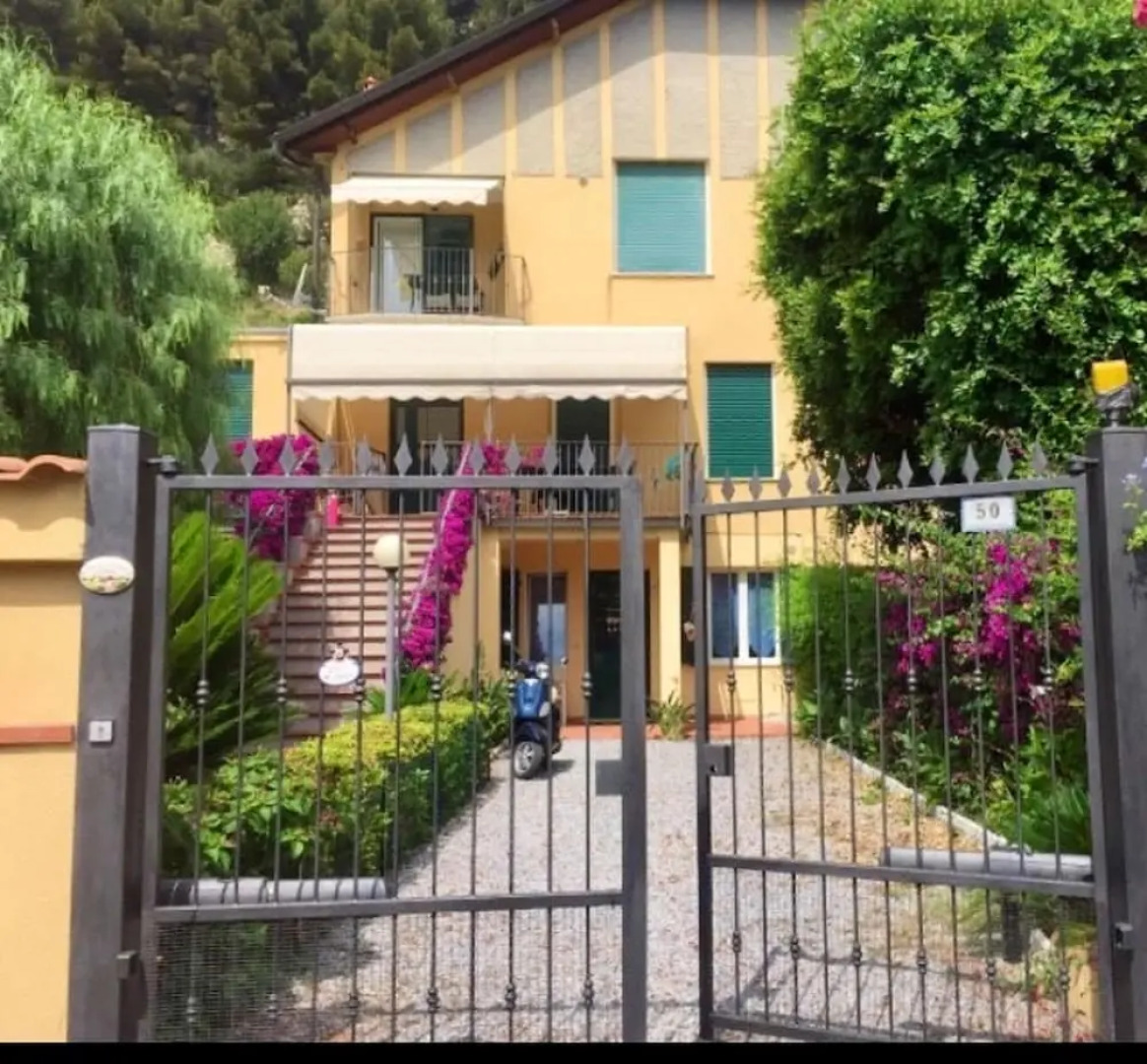 Apartment With 3 Bedrooms in Alassio, With Enclosed Garden and Wifi Near the Beach