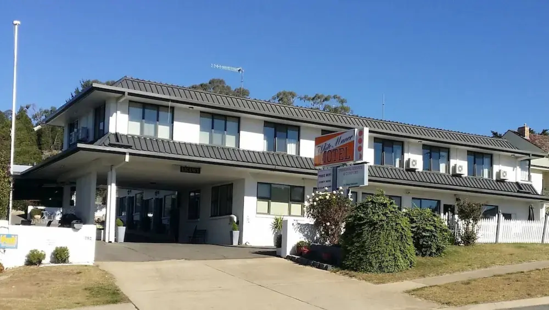 White Manor Motel